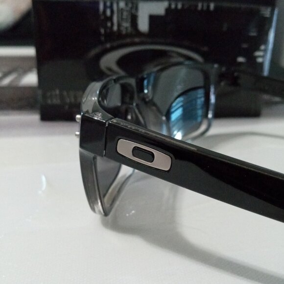 Oakley Holbrook Two Tone Polished Dark Ink Fade 9102 POLARIZED Silver - Picture 4 of 8